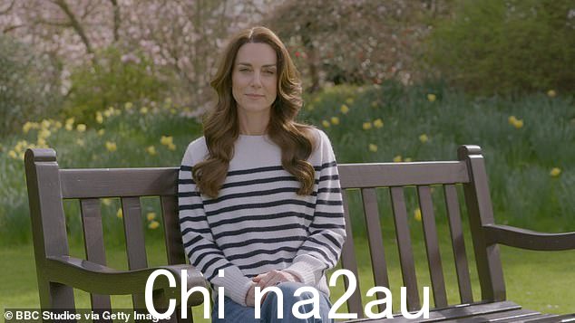 与此同时,凯特在三月份公开了她的诊断结果,说“他们花了很多时间以适合他们的方式向乔治、夏洛特和路易斯解释一切,并向他们保证她会去没事'