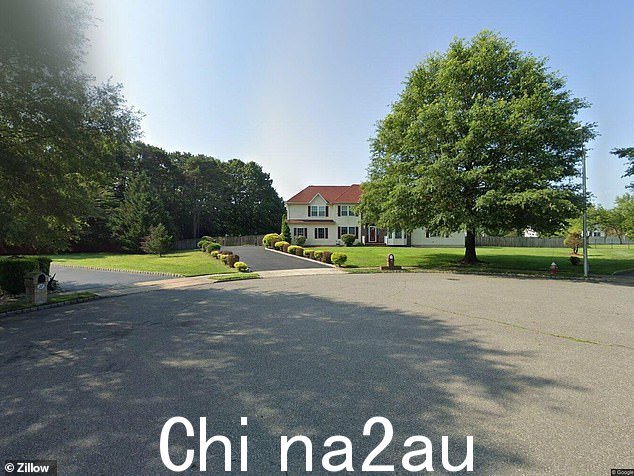 在被捕之前,Gregor 居住在新泽西州一处占地超过 100 万美元的庞大庄园,在线记录显示