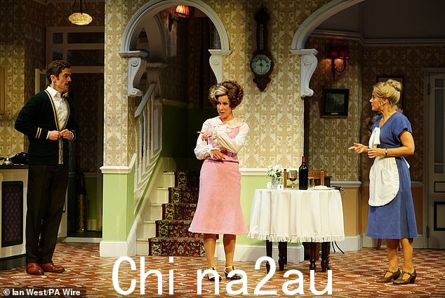 演员们根据这部热门 BBC 情景喜剧表演新剧。表演和问答是备受期待的节目的第一次真正的抢先体验