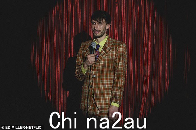 唐尼,就像现实生活中的理查德·加德一样,甚至尝试过单口喜剧,尽管他并没有取得巨大成功