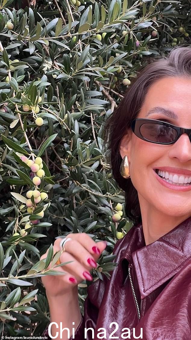 Laura 随后分享了她在 Cobram Estate 占地 6,500 公顷的橄榄树林中漫步的照片,这些橄榄树林拥有超过 240 万棵树
