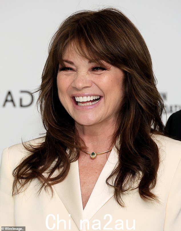 瓦莱丽·贝尔蒂内利 (Valerie Bertinelli) 和埃迪·范·海伦 (Eddie Van Halen) 几十年来一直是摇滚皇室。这对前夫妇结婚已有 20 多年,他们是有史以来最持久的名人婚姻之一;见于 3 月份