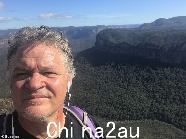 这位牧师曾在国家公园和野生动物管理局工作,在该地区完成了数百次类似的徒步旅行,并且比大多数人更了解地形