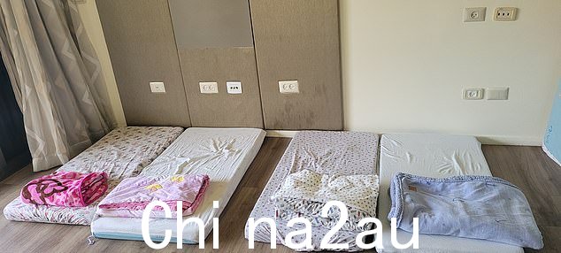 酒店的房间已改建为儿童游戏室和午睡室