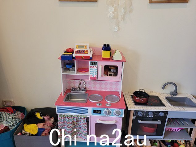 新的事物使一些夫妻的关系处于紧张状态。图为:酒店里的儿童玩具
