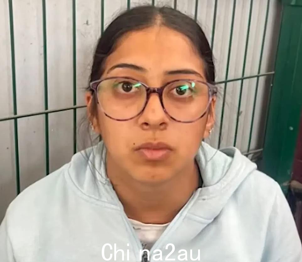 拉米雷斯女士补充说,受害者“头上都有一个枪弹射出的洞”。三名墨西哥人,Jesus Gerardo Garcia Cota,别名 El Kekas,他的女朋友 Ari Gisel Garcia科塔(如图)和他的兄弟克里斯蒂安·亚历杭德罗·加西亚 (Christian Alejandro Garcia) 于周三被捕,并被指控强迫绑架,23 岁的加西亚·科塔 (García Cota) 女士据报道拥有其中一部失踪男子的手机。据当地媒体 Zeta 和 Talk Baja 报道,三名嫌疑人均被发现持有各种甲基苯丙胺和其他非法毒品。 class=