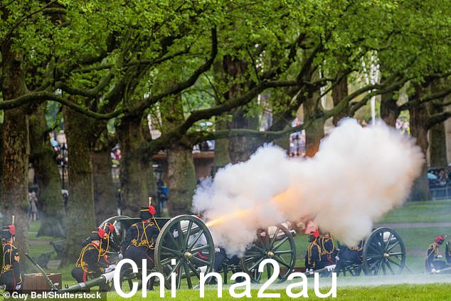 国王部队皇家马炮兵今天在格林公园纪念加冕周年