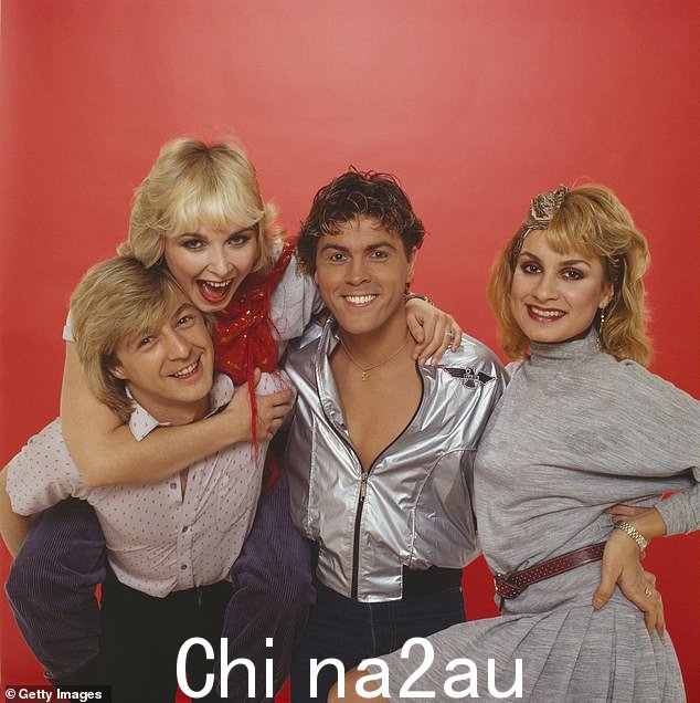 最初的小组最初是专门为比赛而组建的,由歌手 Mike、Bobby G、Cheryl Baker 和 Jay Aston 组成