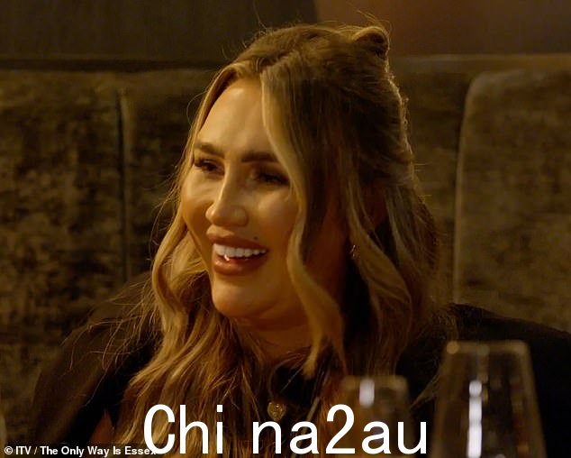 在与艾米·柴尔兹 (Amy Childs) 进行镜头聊天时,劳伦 (如图) 讨论将马克的名字纹在私密区域,这让现已与女演员米歇尔·基根 (Michelle Keegan) 结婚的马克感到愤怒