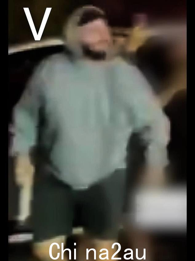 V 号(如图)在涉嫌暴力行为发生当晚穿着灰色连帽衫和黑色短裤