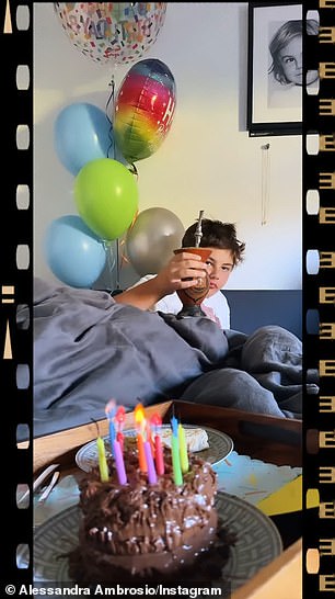 生日男孩批准了他的早餐