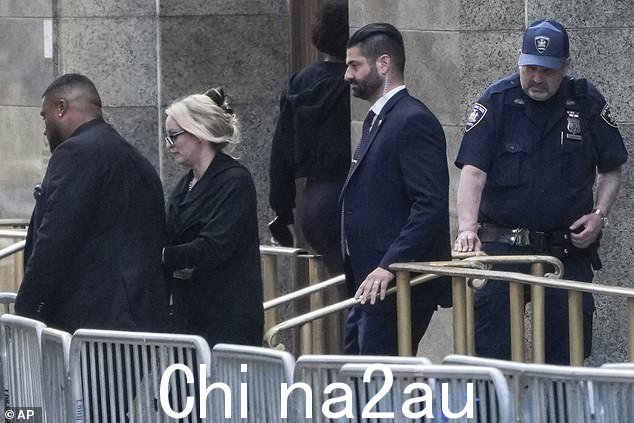 丹尼尔斯将于周二晚上离开曼哈顿刑事法庭。她将于周四返回