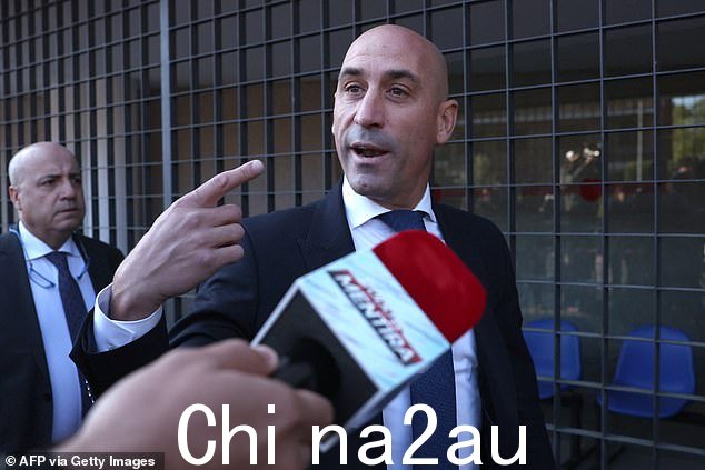 前西班牙足协主席路易斯·鲁维亚莱斯将因席卷西班牙足球的“接吻门”丑闻接受审判