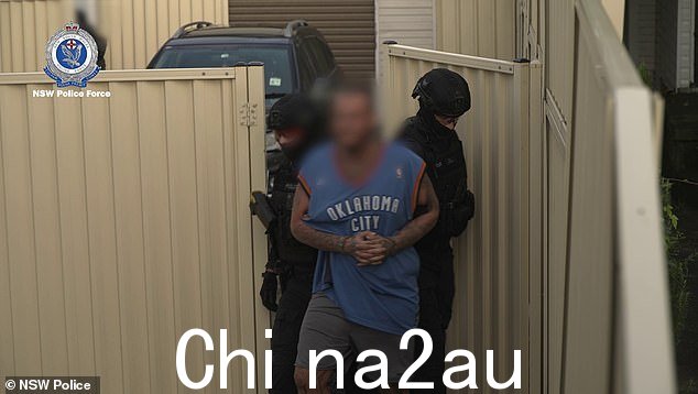 Jeske(周四被捕期间拍摄)因成为 Ready 4 War 街头团体领导人而入狱 20 个月后,两人于二月喜结连理