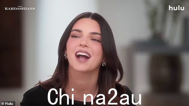 '但是我并不无聊,问问我最好的朋友中的任何一位,我玩得很开心,k?'她笑着说