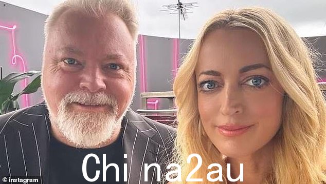 Sandilands 和联合主持人 Jackie 'O' Henderson 于 4 月 29 日在墨尔本正式推出高收视率的 Kyle and Jackie O Show
