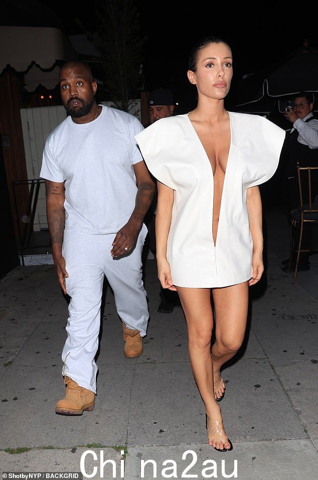 Kanye West 和 Bian约森索里。比安卡的叔叔在推翻之前被判处死刑