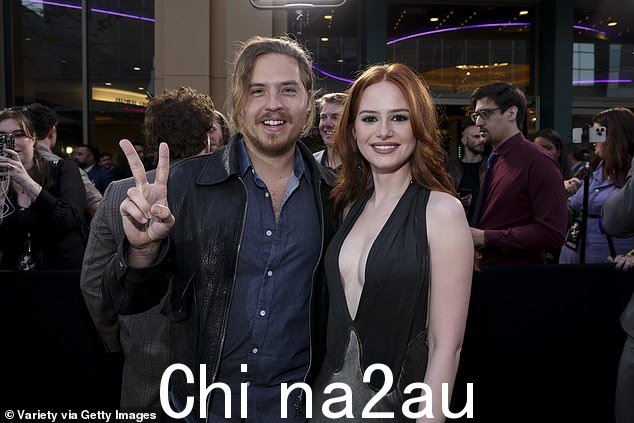 同时科尔·斯普罗斯 (Cole Sprouse) 并未出现在活动现场,但有人看到他的双胞胎兄弟迪伦·斯普罗斯 (Dylan Sprouse) 出席了放映