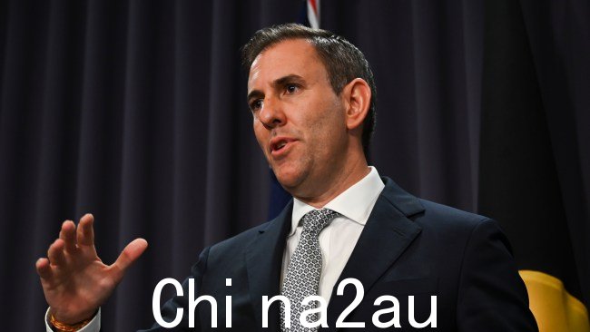 Treasurer吉姆·查尔默斯(Jim Chalmers)表示,即将出台的五月预算将包括提高澳大利亚不断下降的出生率的措施,但所标记的支持将与现已放弃的霍华德政府一次性婴儿奖金计划不同。图片:NCA NewsWire/Martin Ollman