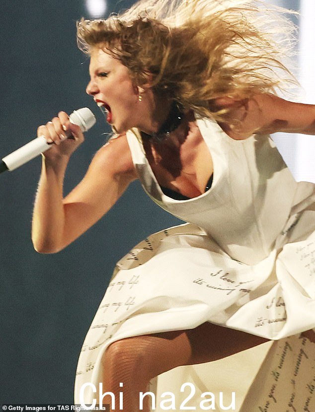 泰勒·斯威夫特 (Taylor Swift) 已重返路上继续她的 The Eras 巡演,她的歌单也发生了变化。周四出现在巴黎