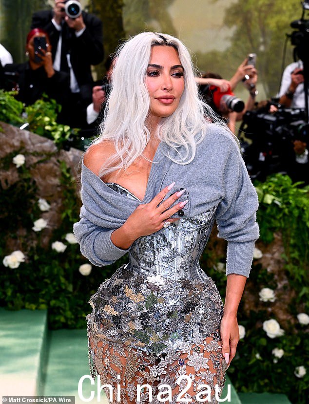 Kim 在周一的 Met Gala 上