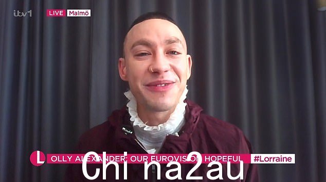 本周早些时候,奥利谈到了他在欧洲电视网半决赛中的表演出现问题的戏剧性时刻,他的“颤抖”嗓音引发了粉丝的担忧