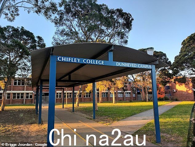 悉尼西部奇夫利学院(如图)因一名学生持刀进入校园而被封锁