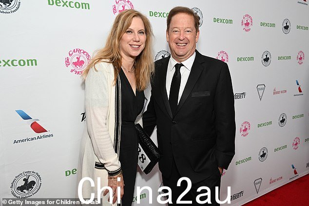 他留下了妻子莱斯利和四个孩子