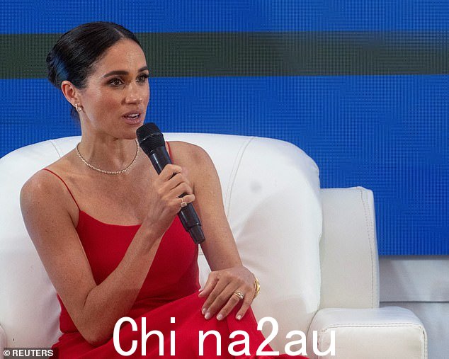 这是公爵夫人与丈夫哈里访问尼日利亚的第二天