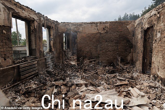 5月11日:受损建筑的视图2024 年 5 月 11 日俄罗斯对乌克兰哈尔科夫沃夫昌斯克进行炮击后