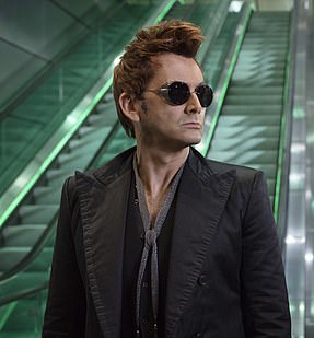 大卫·田纳特 (David Tennant) 即将在喜剧《好兆头》中担任男性表演