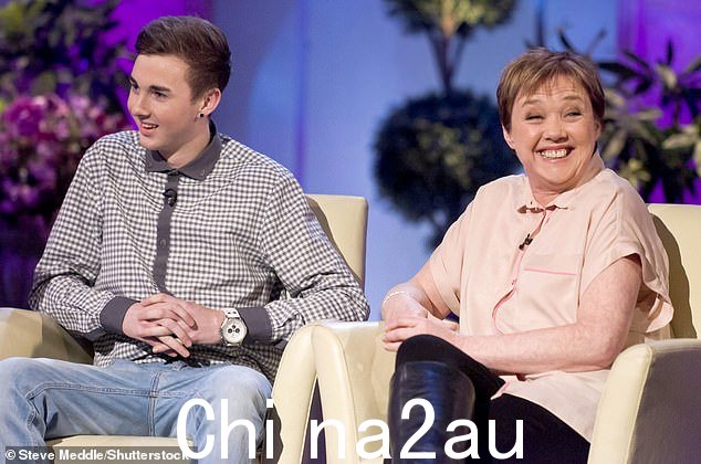 在节目中,他是 Sharon Theodopolopodos 的侄子,由现实生活中的母亲 Pauline Quirke 扮演