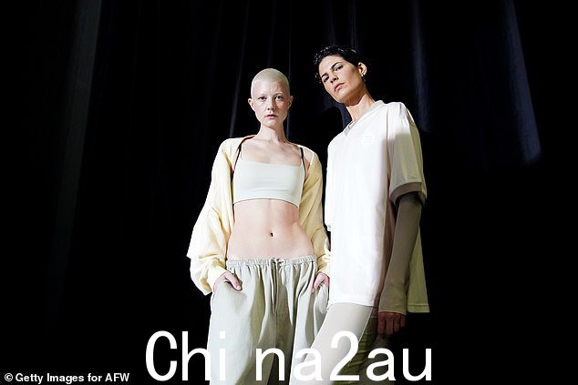 Pip 正在对 P.E Nation 进行一次巨大的改革Claire 离开,并在 AFW 上展示了她的最新系列(模特在秀场合影)