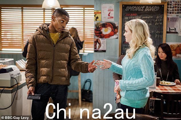 伦敦东区获奖演员卡利·贝斯特 (Khali Best)(左)据称在红毯仪式回家途中拒绝支付 61 英镑的车费后,殴打了一名出租车司机的脸部