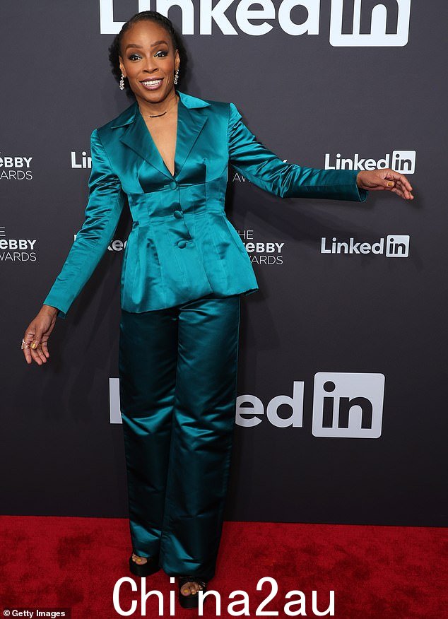 Amber Ruffin,45 岁,主持国际数字艺术与科学学院 (IADAS) 每年颁发的颁奖典礼。