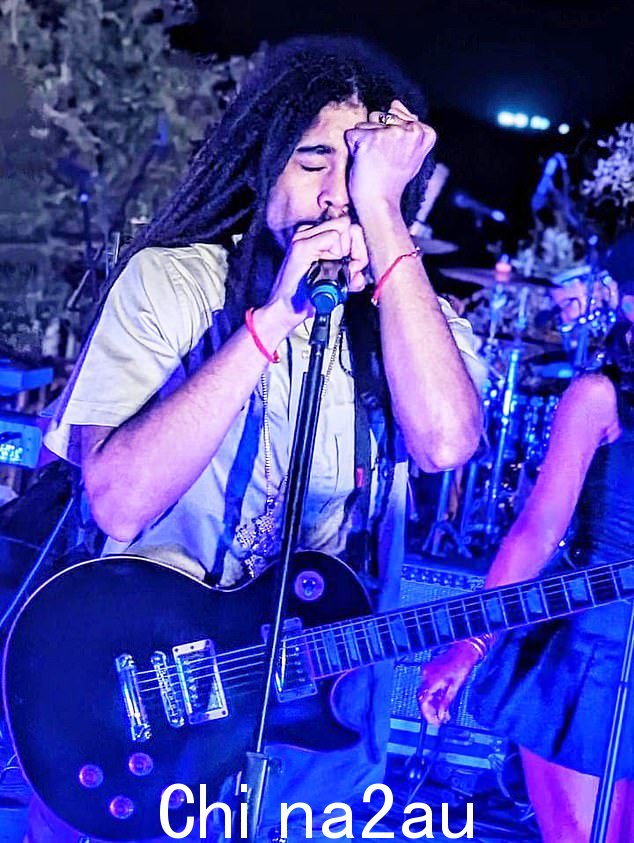 Slip 是已故雷鬼巨星鲍勃·马利 (Bob Marley) 的 27 岁孙子,在土耳其度假胜地 Macakizi 酒店举行的 Med Bodrum 文化节开幕式上表演时,她的热情似乎并没有太困扰(活动舞台上的照片)