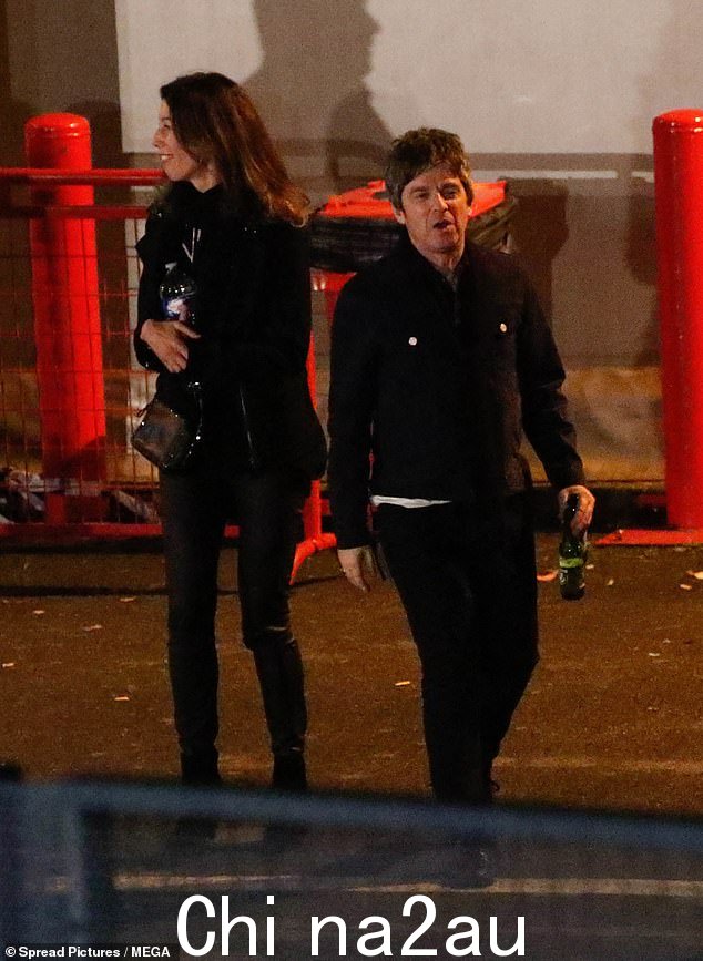 诺埃尔·加拉格尔 (Noel Gallagher) 的新女友的身份已经揭晓,距离两人首次合影几周后