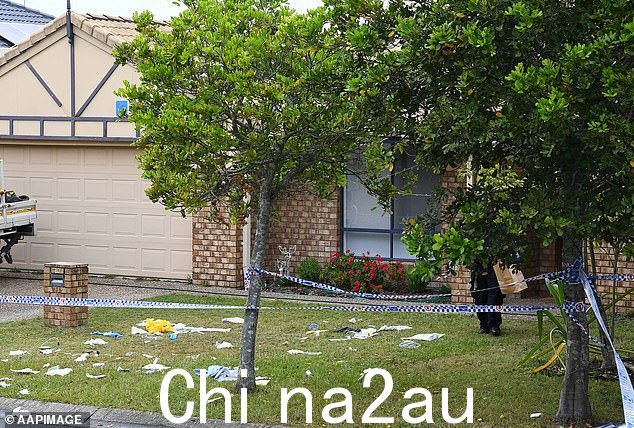 后果犯罪现场,医务人员在洛弗尔草坪上进行了心脏直视手术,试图挽救母亲的生命