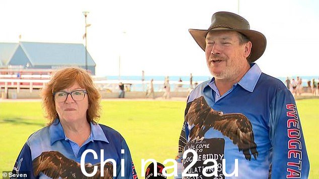 Carl 和 Rose Jakeway(如图)在纳拉伯陷入困境四天