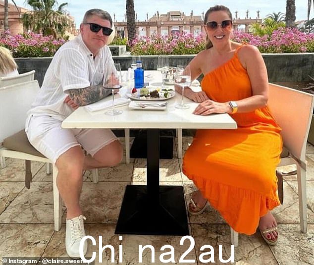 瑞奇谈到克莱尔时说:“我遇到了一个和我相处得像着火的房子的人。她就像我一样。我们整个时间都在一起欢笑。克莱尔就像我一样 - 她非常脚踏实地'