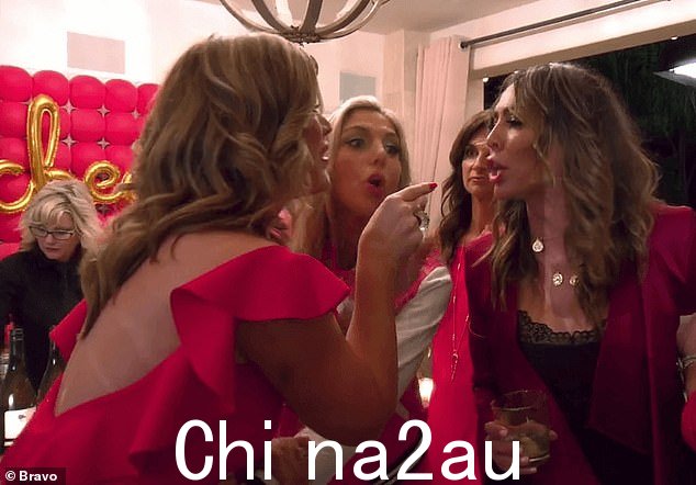 这位有一半墨西哥血统的美女在开了政治不正确的玩笑并公开反对新冠口罩规定后被特许经营权解雇