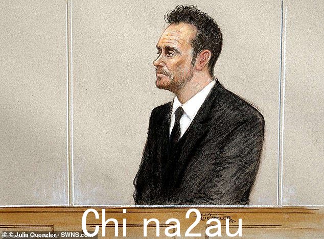 一位艺术家在承认酒驾指控后在被告席上对演示者的渲染