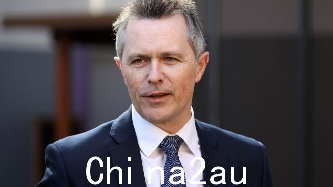 教育部长 Jason Clare 介绍了教育服务周四,议会将通过《海外学生修正案(质量和诚信)法案》。图片:Liam Kidston