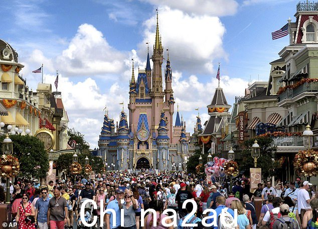 佛罗里达州华特迪士尼世界的魔法王国(如图)是全球 12 个公园中访问量最大的迪士尼主题公园