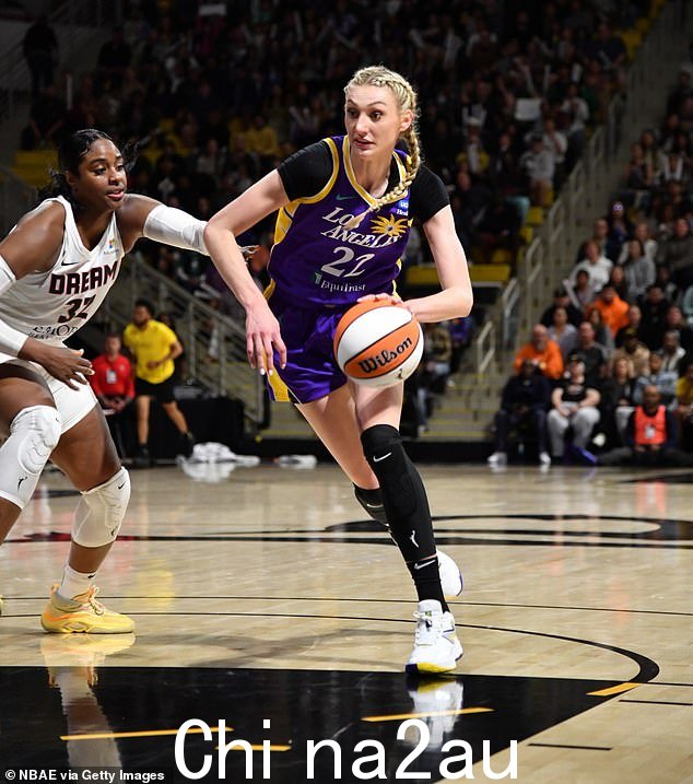 卡梅伦是 WNBA 选秀中的第二顺位球员,毕业于斯坦福大学,在这场失利中得到 11 分,帮助梦想队以 92-81 获胜