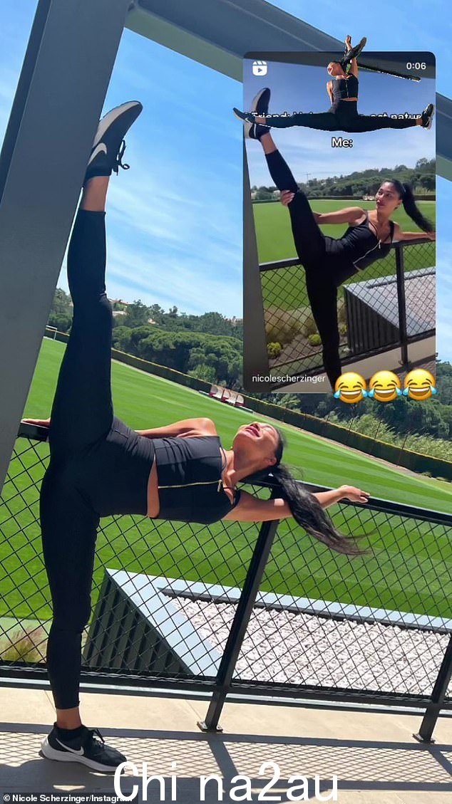 这位前小野猫本周在另一篇 Instagram 帖子中展示了她的舞者实力,穿着黑色拉链运动胸罩和配套紧身裤