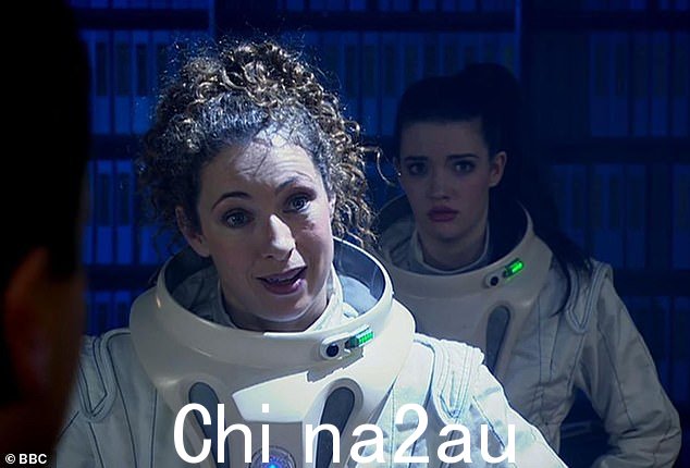 看过《医生》的剧集和唐娜·诺布尔 (Donna Noble) 前往一个名为图书馆的星球,在那里他们发现了名为瓦什塔·纳拉达 (Vashta Narada) 的可怕生物