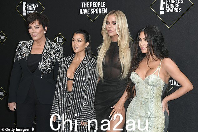 '祝我的长子娃娃考特尼生日快乐,'妈妈克里斯·詹纳写道。 '世界上正在发生什么,时间过得这么快,我不敢相信你已经 45 岁了!!!'
