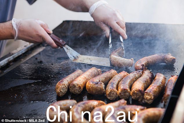 动物权利活动人士认为香肠不适合在早上食用,并担心牛肉香肠和培根非常不健康,被归类为“第一类致癌物”