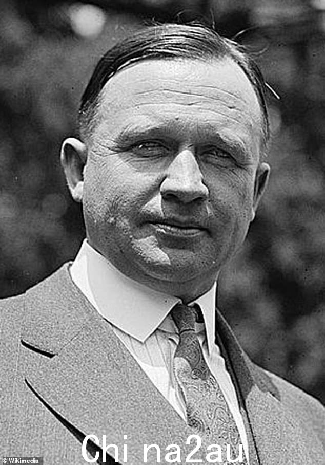 她的亲戚是前犹他州州长 Charles Rendell Mabey,他是共和党成员,在 1921 年至 1925 年间任职